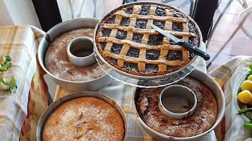 Café da manhã com buffet grátis todos os dias
