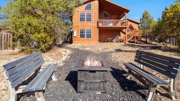 Property grounds - Broken Arrow Abode (Overgaard)