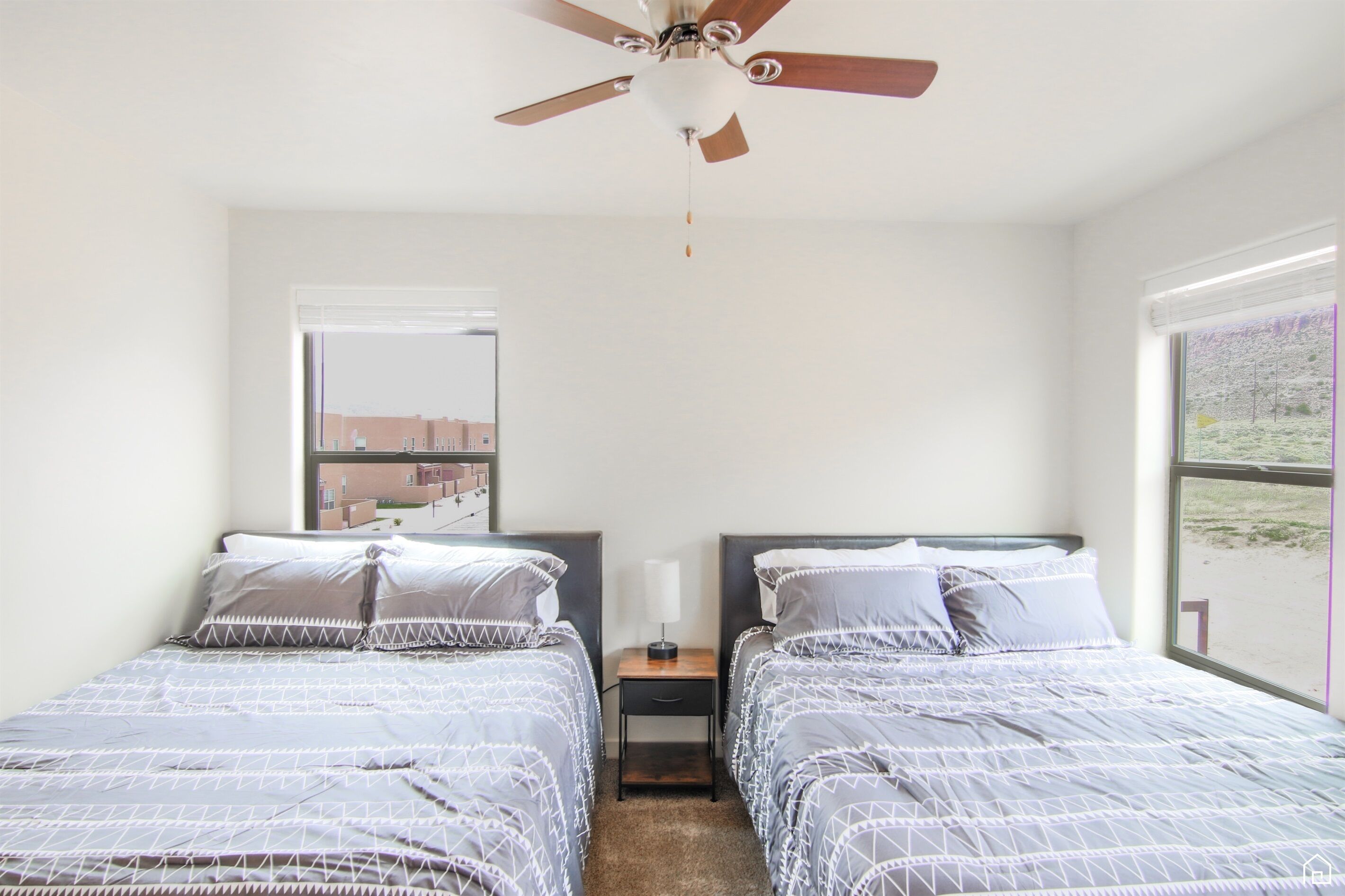 2 habitaciones, tabla de planchar con plancha, wifi y ropa de cama 