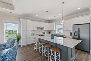 Fridge, microwave, oven, stovetop - Brand New,1 Minute Walk to Beach, Pool, Elevator, Dog Friendly, Sleeps 15 (Oak Island)