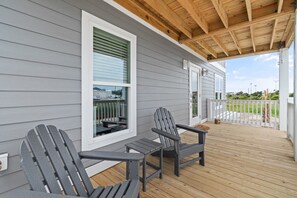 Terrace/patio - Brand New,1 Minute Walk to Beach, Pool, Elevator, Dog Friendly, Sleeps 15 (Oak Island)