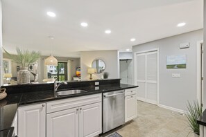 المنشأة من الداخل