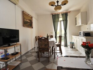 Apartment | Dining