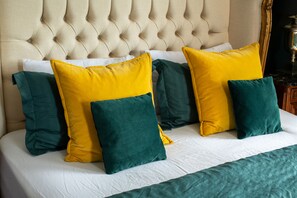 Grand-Zimmer | Hochwertige Bettwaren, Betten mit Memory-Foam-Matratzen