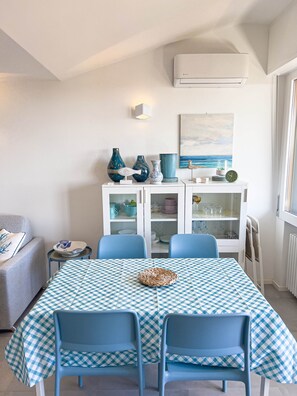 Dining - New, panoramic apartment in Diano Castello (Diano Castello)
