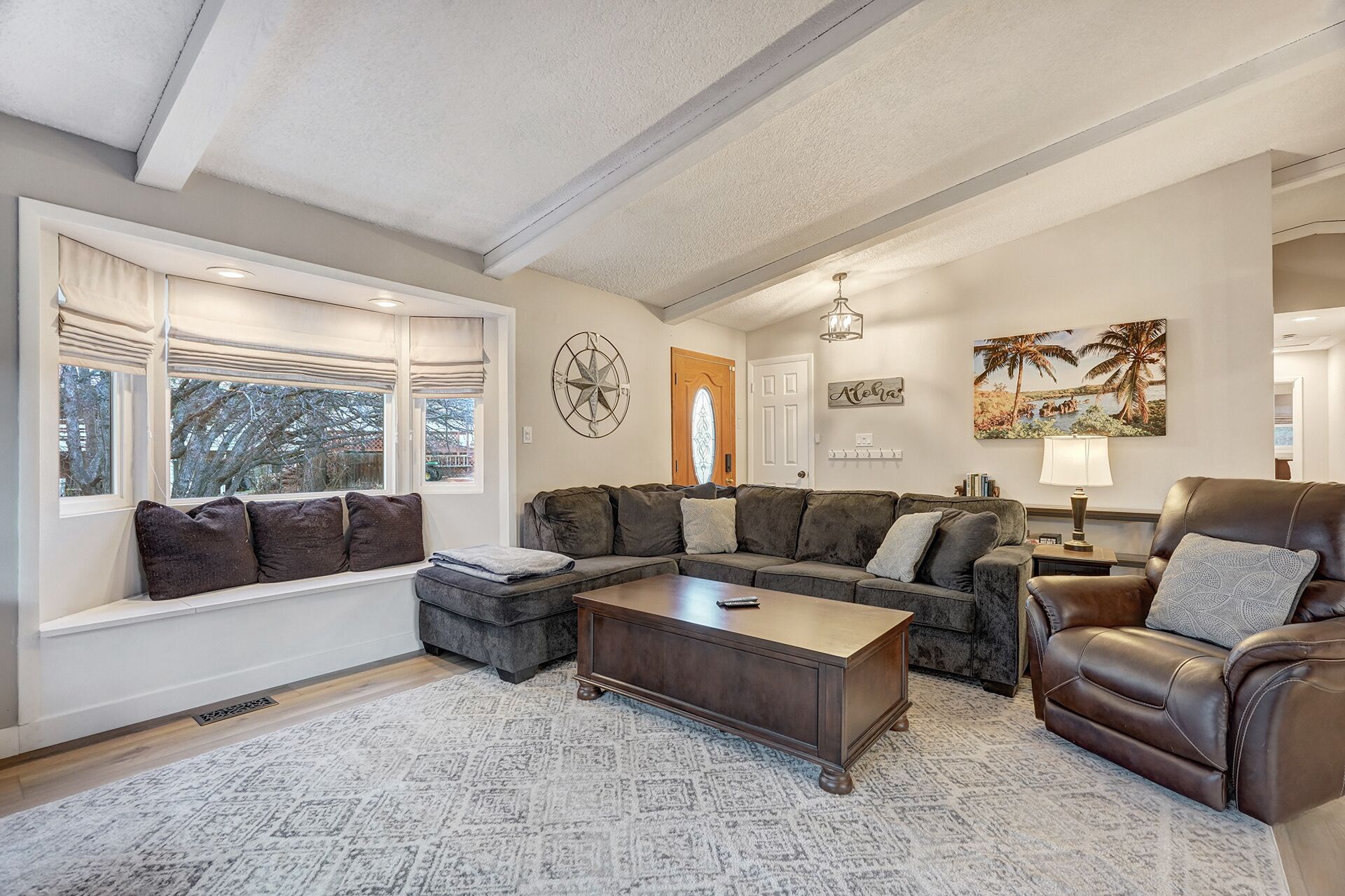 El Dorado- Cozy Retreat-Hot Tub-Upper Level