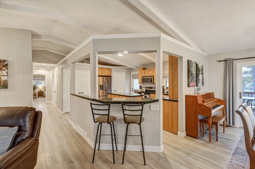 Cozy Retreat | Hot Tub | Upper Level of Home