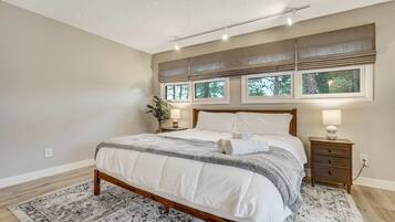 3 habitaciones, tabla de planchar con plancha, wifi y ropa de cama