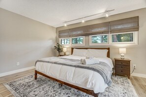 3 habitaciones, tabla de planchar con plancha, wifi y ropa de cama 