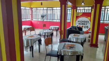 Café da manhã inglês todos os dias (USD 1 por pessoa)