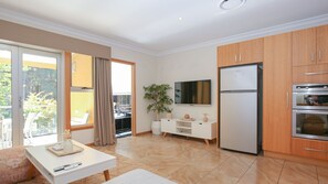 Interior - MONTEREY - relaxed living for couples in Bright (Bright)