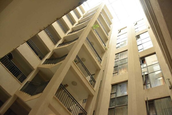 Exterior detail - 15 minutes to the airport cozy luxurious one bedroom (Nairobi)