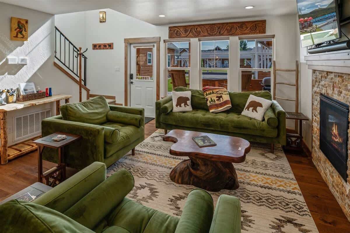 Smart TV, fireplace