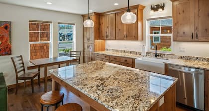 Dover Bay | Sleeps up to 10 | Private Hot Tub