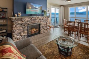Smart TV, fireplace, offices, computer monitors