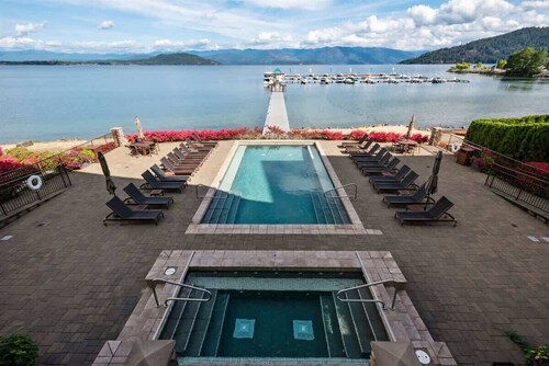 Seasons Lakefront Escape | Pool, Hot Tub & Views