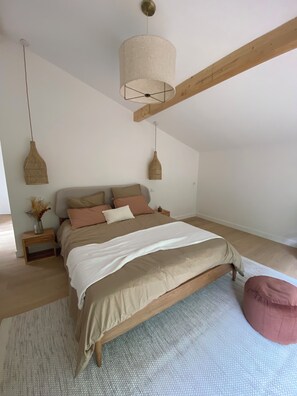 4 bedrooms, iron/ironing board, travel cot