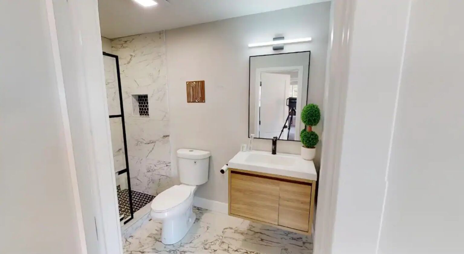 Cozy corner house in DC - Unit 1