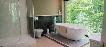 The Heronry, Near Carlisle, Scottish Borders sleeps 2 with hot tub