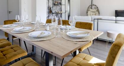 Lumen Homes - Design-Apt. nahe Audi und Altstadt, 3 Zimmer, NETFLIX