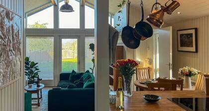 A cottage that sleeps 6 guests in 3 bedrooms