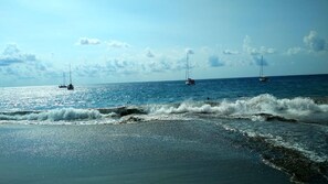 Una spiaggia nelle vicinanze