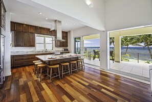 Dining - Hula House - Beachfront North Shore Oahu (Wailua)