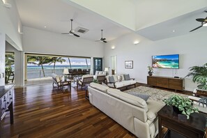 TV - Hula House - Beachfront North Shore Oahu (Wailua)