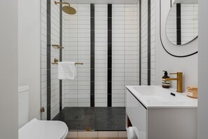 Standard Apartment | Bathroom