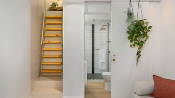 Standard Studio | Free WiFi