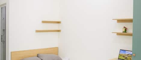 1 bedroom, desk, free WiFi, bed sheets