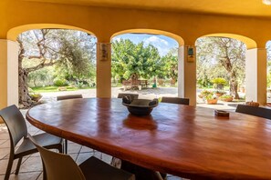 Outdoor dining - Fabulous detached villa 5 minutes walk from the free beach (Santa Maria del Focallo)
