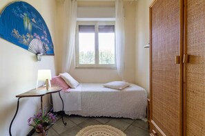 3 bedrooms, WiFi, bed sheets - Fabulous detached villa 5 minutes walk from the free beach (Santa Maria del Focallo)