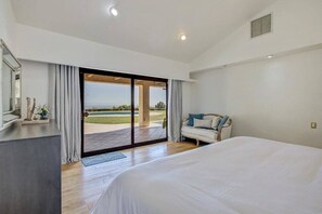 5 bedrooms, desk, iron/ironing board, travel cot