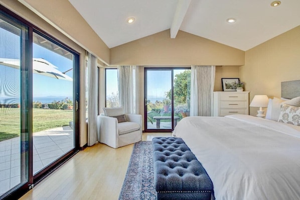 5 bedrooms, desk, iron/ironing board, travel crib - Stunning Santa Barbara Estate (Santa Barbara)
