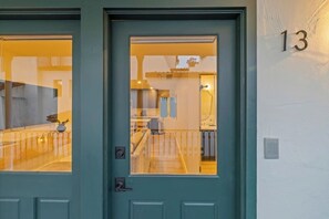 Interior - Casa Jardin - Apartment 13 (Santa Barbara)