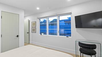 2 Schlafzimmer, Schreibtisch, BĂŒgeleisen/BĂŒgelbrett, Reisekinderbett