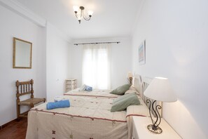 2 makuuhuonetta, silitysrauta/-lauta, ilmainen Wi-Fi, vuodevaatteet