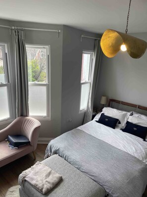 3 sovrum, skrivbord, strykjärn/strykbräda och gratis wi-fi