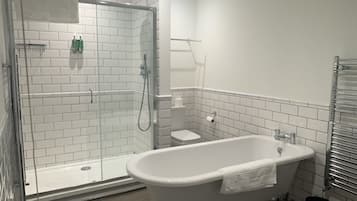 Superior Double or Twin Room | Bathroom | Hair dryer, bathrobes, slippers, towels