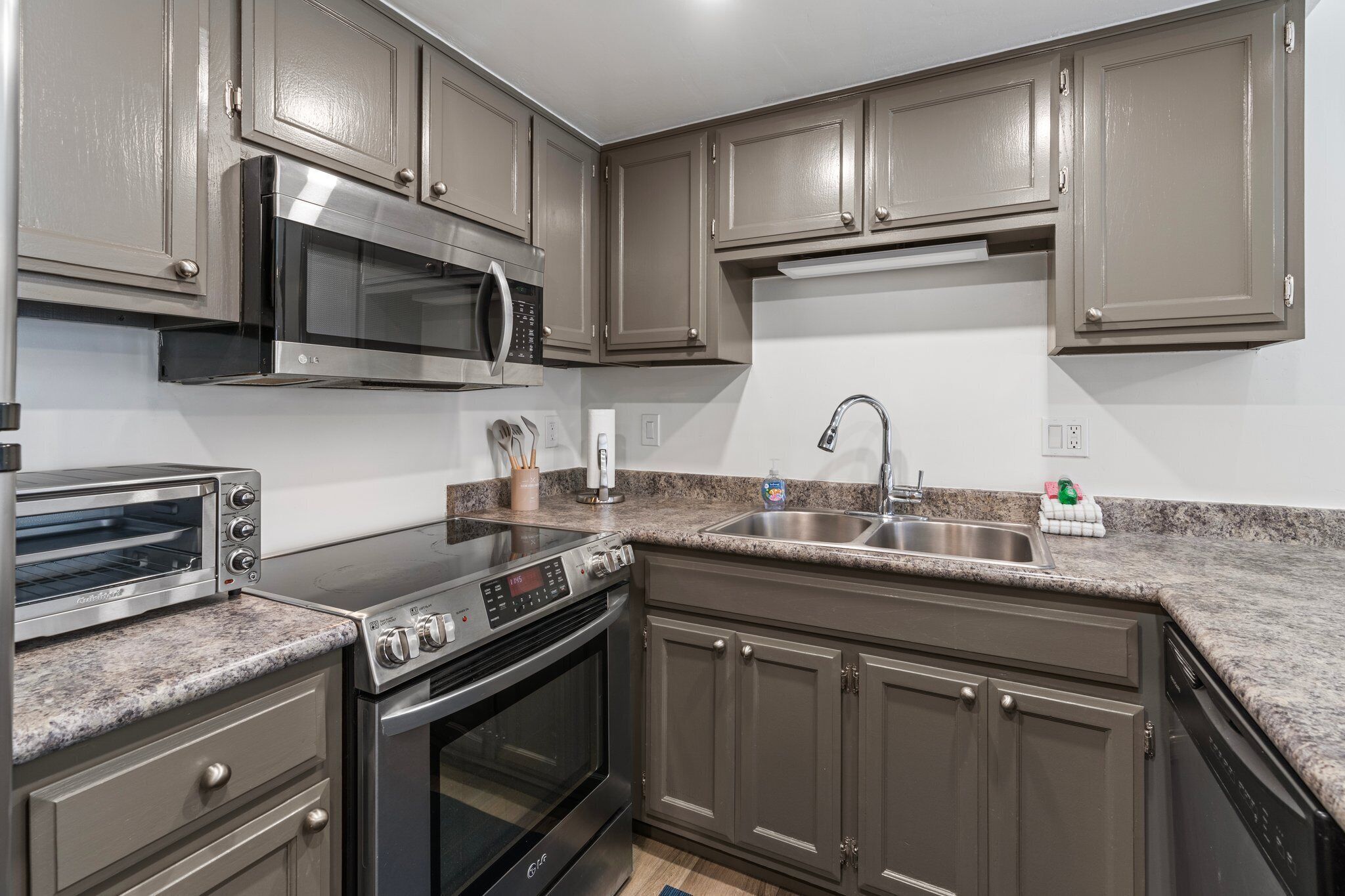 Updated Modern In-Town Condo w/ Pool & Hot Tub