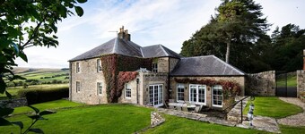 Broadgate Farmhouse - sleeps 8 in 4 bedrooms