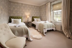 4 bedrooms, travel cot, WiFi, bed sheets