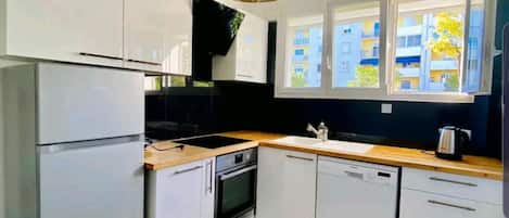 Fridge, microwave, oven, stovetop