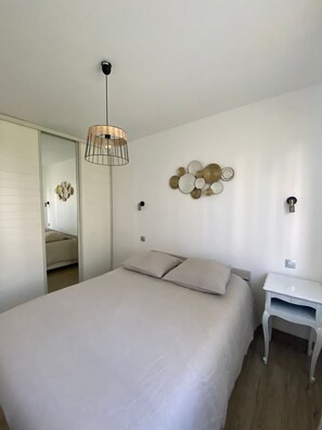 3 bedrooms, desk, iron/ironing board, WiFi - Plein Cœur Port Marianne + Parking, Proximité Centre Ville et Plages (Montpellier)