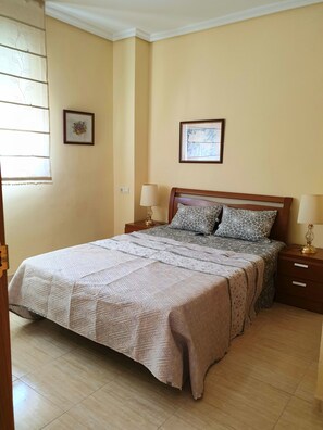 2 bedrooms, iron/ironing board, free WiFi, bed sheets