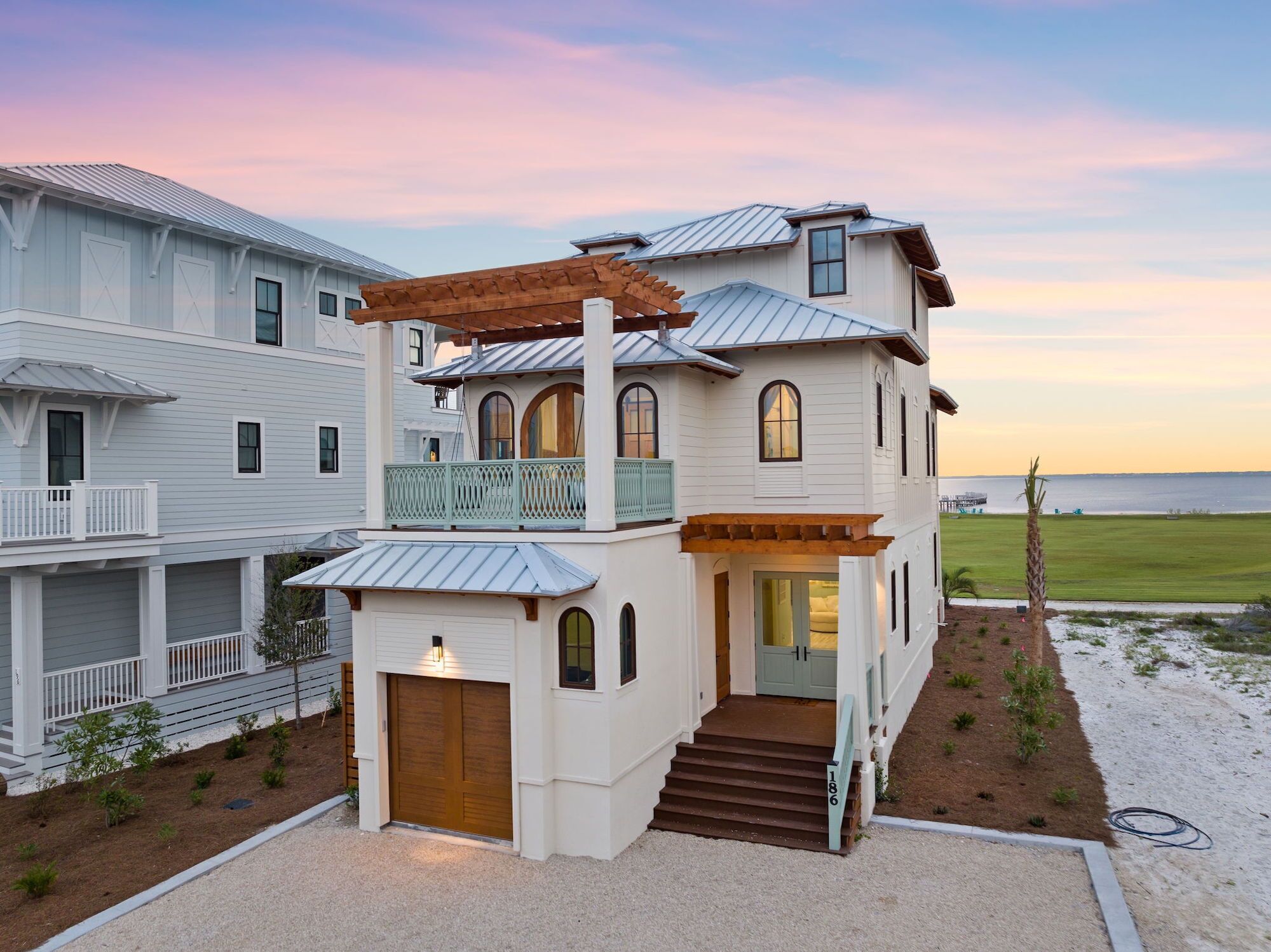 Gulf Views and Resort Amenities! Community Pool!