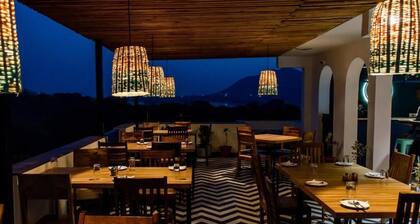Casa Blanca LakeCity