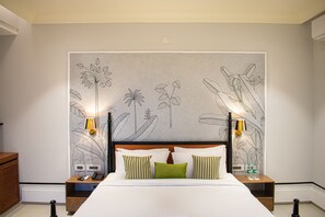 Premium Suite with Balcony | Ropa de cama de alta calidad y edredones de plumas