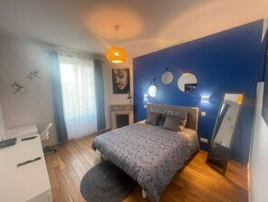 2 bedrooms, internet, bed sheets
